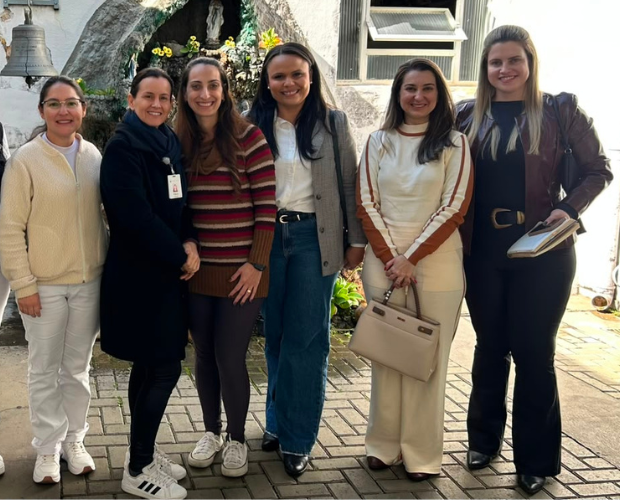 Representantes da Santa Casa de Po�os de Caldas visita Posto de Coleta de Leite Humano